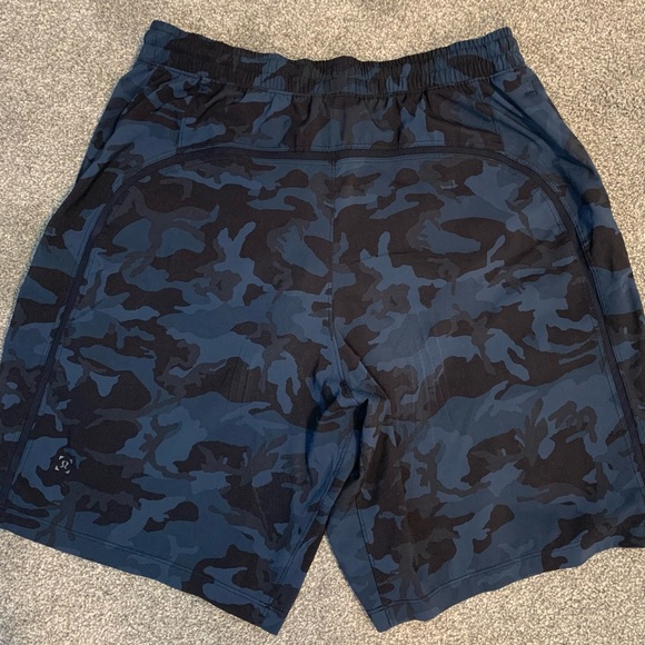 Lululemon T.H.E. Short 9” with Nulux Liner - great condition! - Picture 6 of 8
